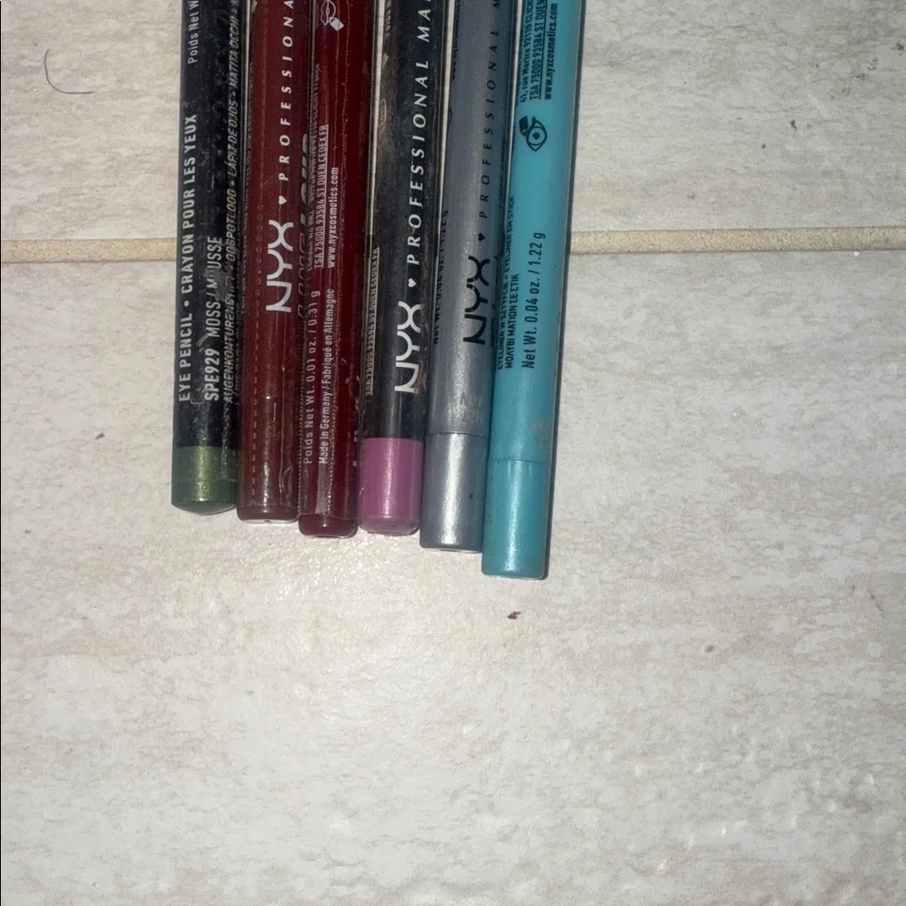 Assorted Eyeliner & Lip Liners - Multi Color Set